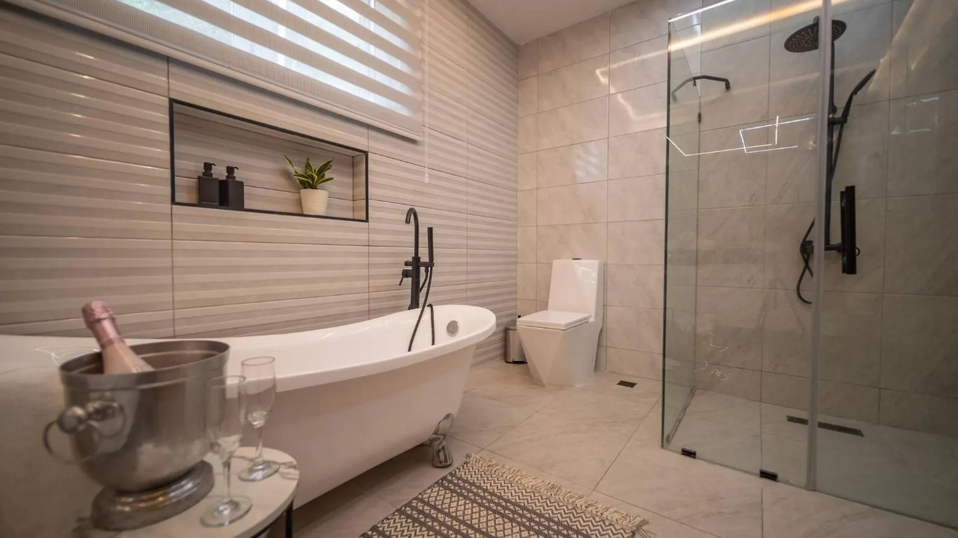Luxurious Brand New Villa With 5 Br- 5 Bt In Sosua 0*,