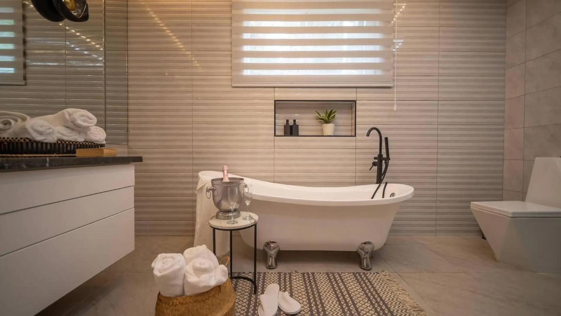 Luxurious Brand New Villa With 5 Br- 5 Bt In Sosua